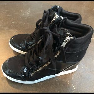 Rock & Republic Black Patent Wedge Sneakers Sz 8.5